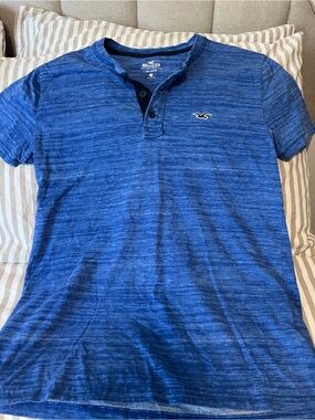 Hollister Men's Blue Heather Henley Polo
